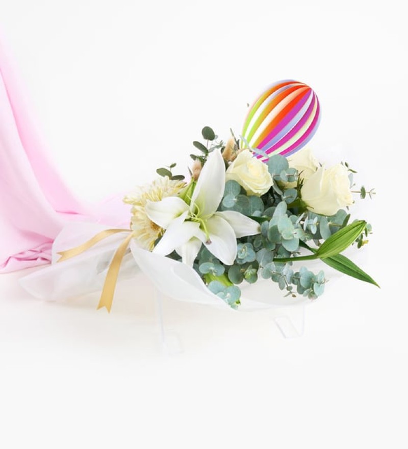 Balon Pankartlı Bukette Gül, Gerbera ve Lilyum